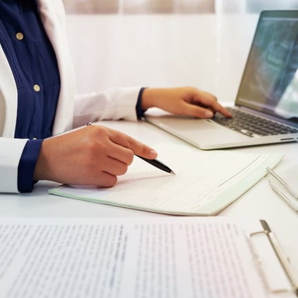 dentist leveraging dental IT support to develop treatment plan